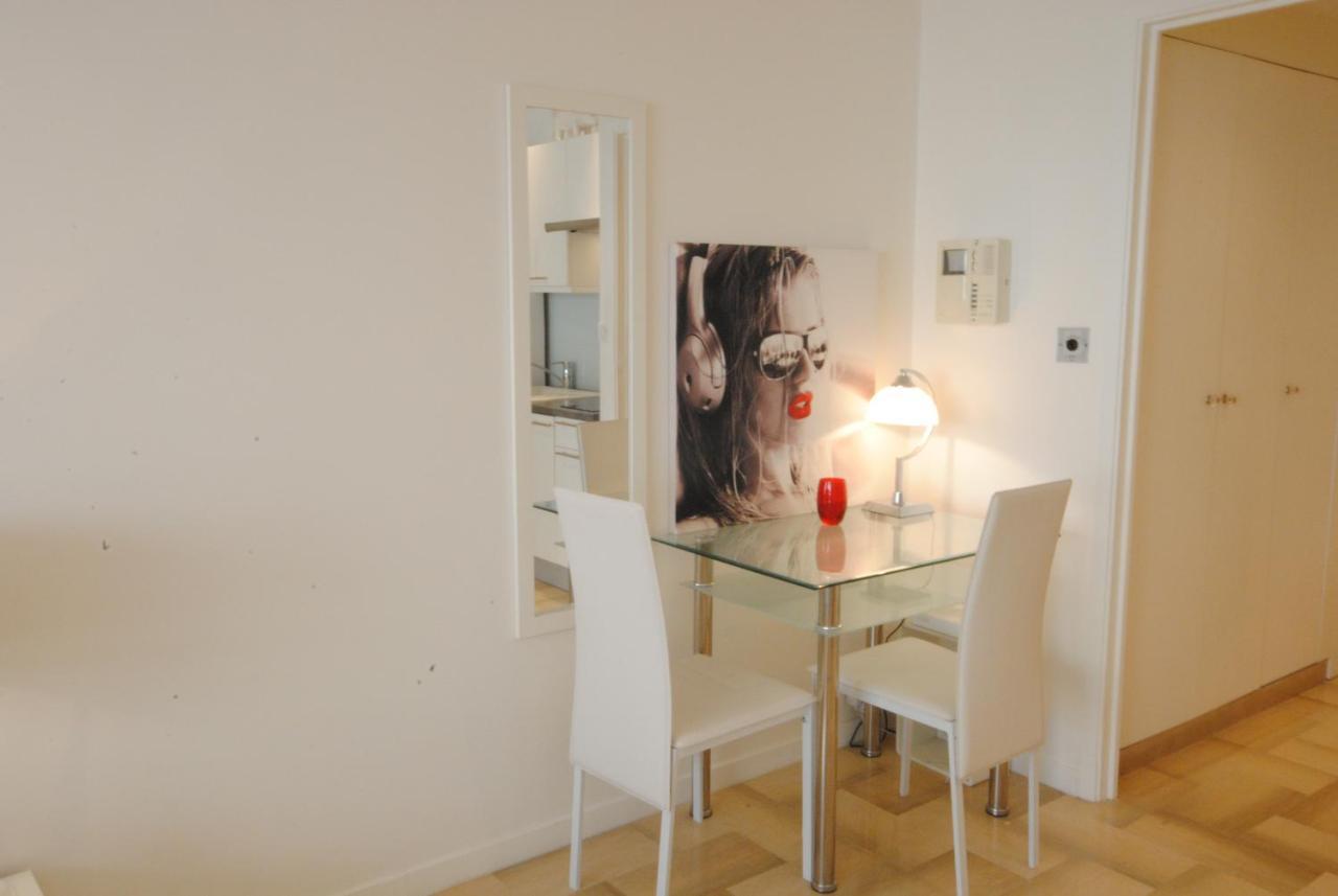Gray D Albion Thi235 * Cannes