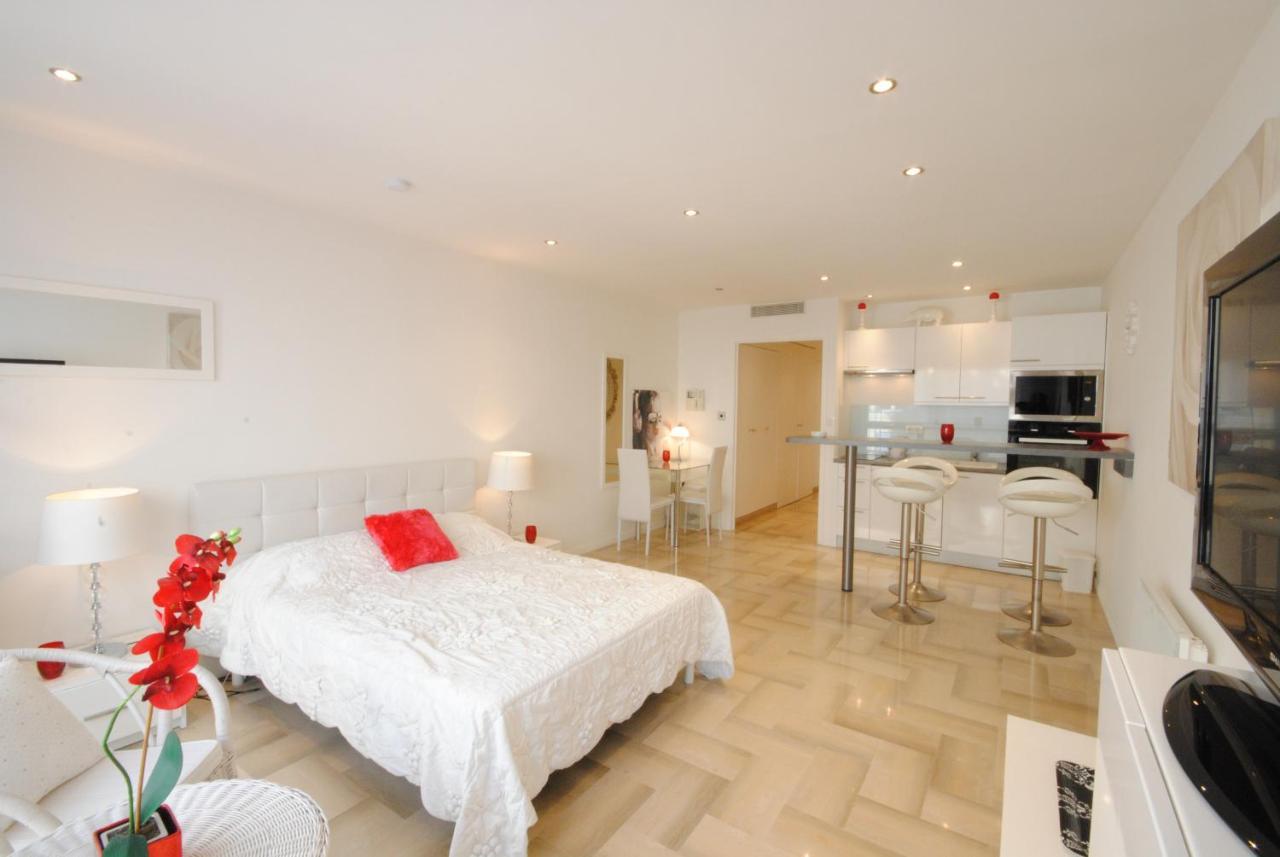 Gray D Albion Thi235 * Cannes